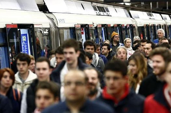Metro de Madrid selecciona a Amper para renovar su equipamiento Tetra Metro de Madrid selecciona a Amper para renovar su equipamiento Tetra