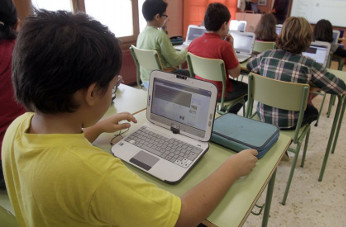 Orange conectará a través de fibra y Wi-Fi a los colegios gallegos Orange conectará a través de fibra y Wi-Fi a los colegios gallegos