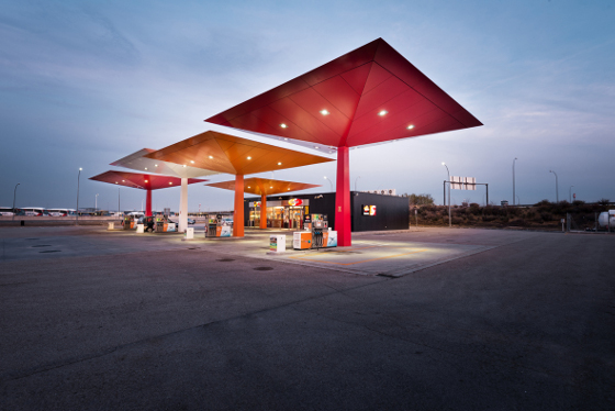 Repsol conecta más de 4.000 estaciones de servicio en España y Portugal. Repsol conecta más de 4.000 estaciones de servicio en España y Portugal.