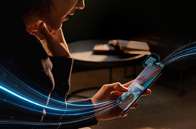 Primera eSIM del mundo compatible con 5G SA. Primera eSIM del mundo compatible con 5G SA.