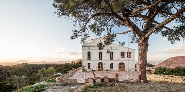 Masía ubicada en una zona rural donde el IAAC gestiona Valldaura Labs. Masía ubicada en una zona rural donde el IAAC gestiona Valldaura Labs.