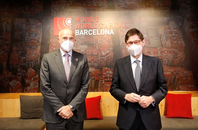 El CEO de Mobile World Capital Barcelona, Carlos Grau, y el presidente de CaixaBank, José Ignacio Goirigolzarri El CEO de Mobile World Capital Barcelona, Carlos Grau, y el presidente de CaixaBank, José Ignacio Goirigolzarri