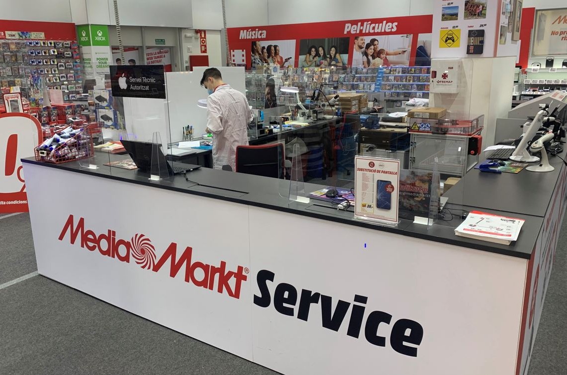 Mostrador de servicios en una tienda de MediaMarkt. Mostrador de servicios en una tienda de MediaMarkt.