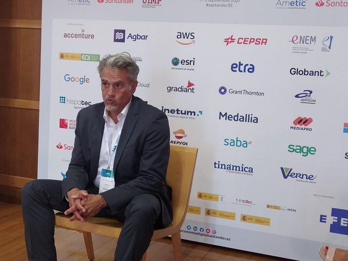 Alberto Granados, presidente de Microsoft España, en el 35º encuentro de AMETIC en Santander. Alberto Granados, presidente de Microsoft España, en el 35º encuentro de AMETIC en Santander.