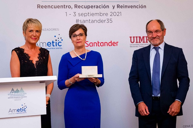 Ingeniería de Telecomunicación, premiada por Ametic. Ingeniería de Telecomunicación, premiada por Ametic.