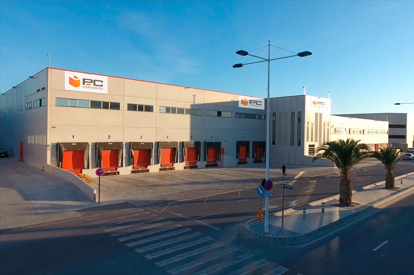 Instalaciones de PcComponentes en Murcia. 