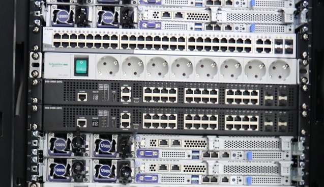 Switches Enterprise de D-Link instalados en el IQTCUB. 