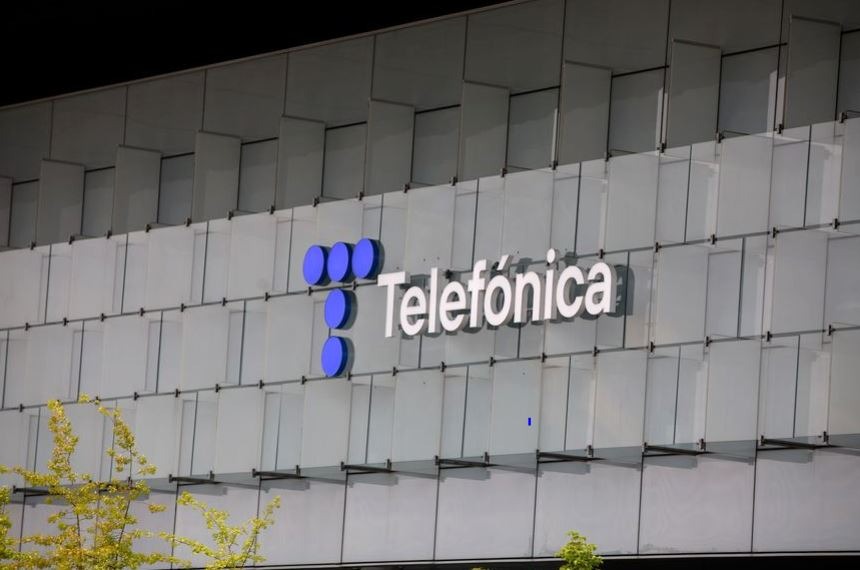 Sede de Telefónica con el nuevo logo de la compañía.