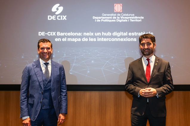 Ivo Ivanov y Jordi Puignero durante la presentación de DE-CIX Barcelona. Ivo Ivanov y Jordi Puignero durante la presentación de DE-CIX Barcelona.