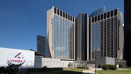 Edificio PB5 en La Défense (París), provisto de una red privada empresarial 5G.