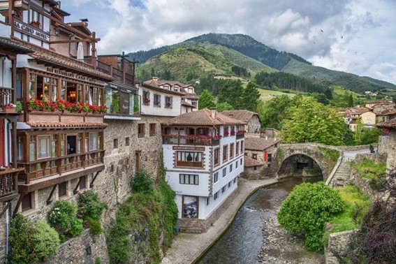 Eurona e Hispasat llevarán Internet vía satélite de 100 Mbps a la España rural. Eurona e Hispasat llevarán Internet vía satélite de 100 Mbps a la España rural.