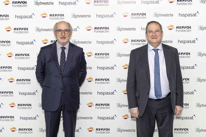 Hispasat firma una alianza estratégica con la Fundación Repsol para el proyecto Motor Verde.