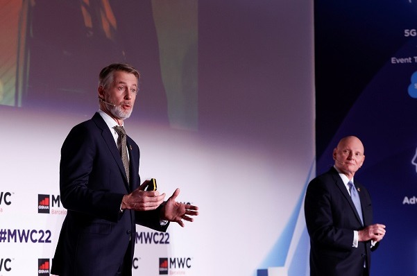 Mats Granryd, director general, y John Hoffman, CEO de la GSMA durante la presentación del MWC Barcelona 2022. 