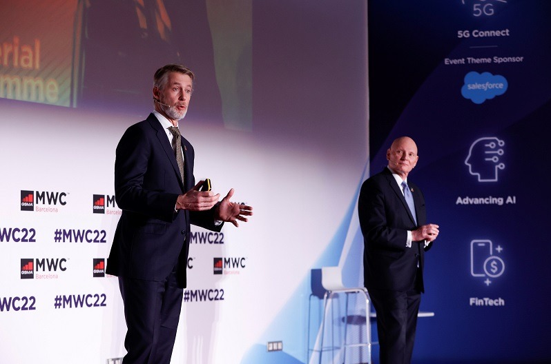 Mats Granryd, director general, y John Hoffman, CEO de la GSMA durante la presentación del MWC Barcelona 2022. 