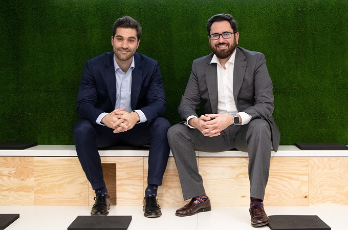 Mariano González, Partnership Development Manager de Infobip Iberia, y Adrián Gómez Pastor, director de Business Unit de Omnicanalidad en Inetum en España.