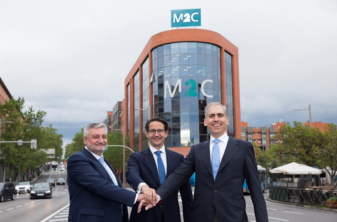 José Luis Manzanares, CEO de Ayesa -en el centro-, junto a Germán García Llamazares y Javier De Miguel, socios fundadores de M2C