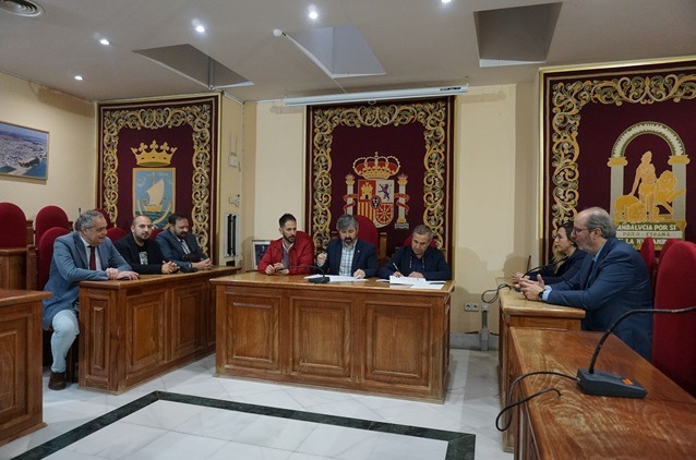 Firma del acuerdo del Ayuntamiento de Coria del Río y Grupo Afronta.