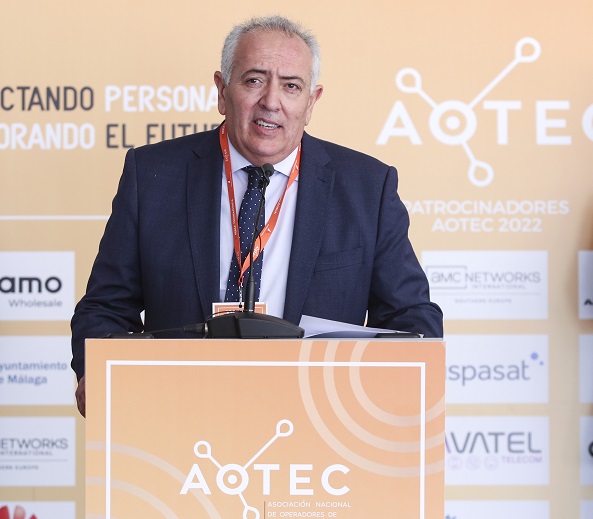 Antonio García Vidal, presidente de Aotec, durante la inauguración de la muestra.