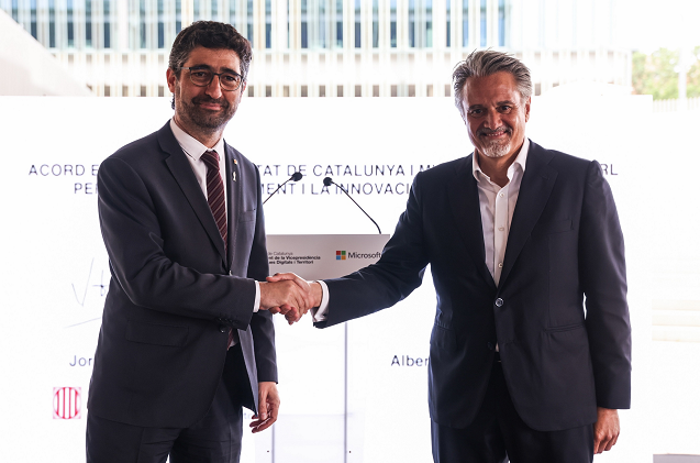 El acuerdo ha sido rubricado esta tarde por el vicepresidente y consejero de Políticas Digitales y Territorio, Jordi Puigneró, y el presidente de Microsoft España, Alberto Granados. 