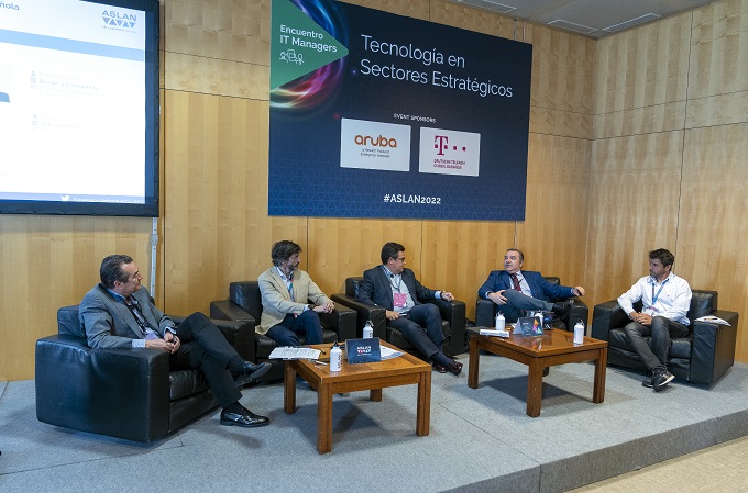 De izquierda a derecha: Ambrosio Rodríguez (Computing), Rafael Gil (Mobility ADO), Rafael Abreu (Bergé y Compañía), Marcos Fierro (Palibex) y Mario García (JSV Logistic).