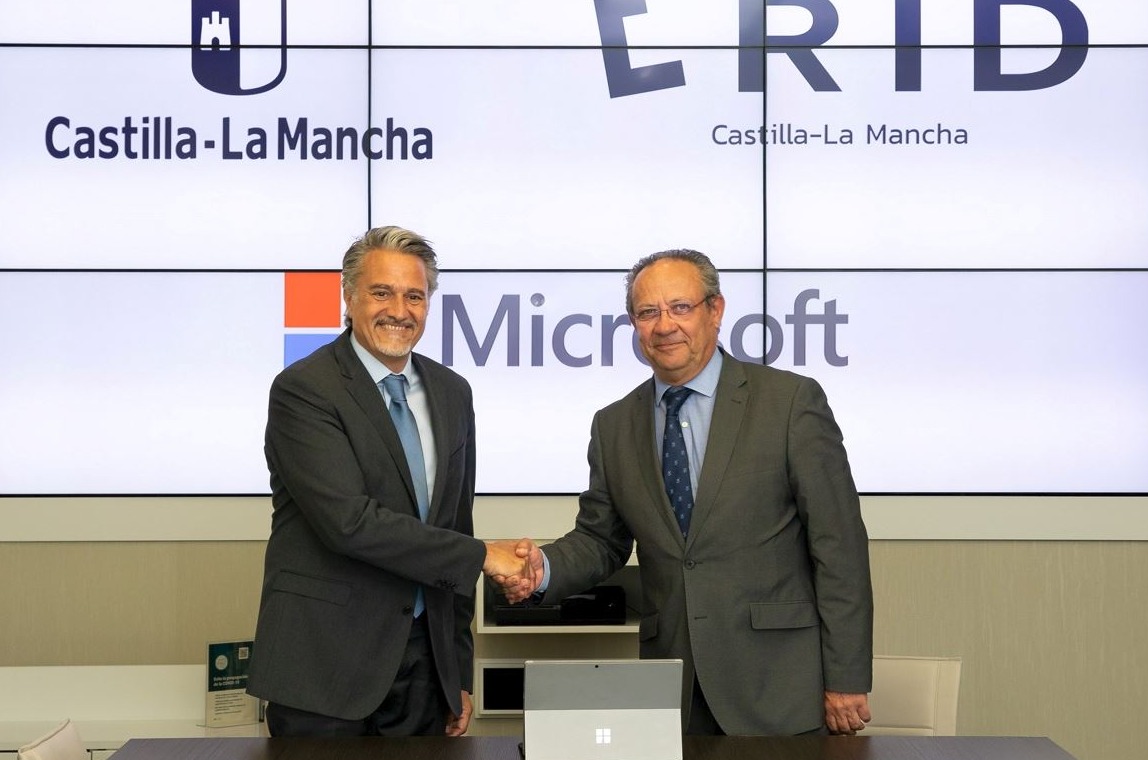Alberto Granados, presidente de Microsoft España, y Juan Alfonso Ruiz Molina, consejero de Hacienda y Administraciones Públicas de Castilla-La Mancha.
