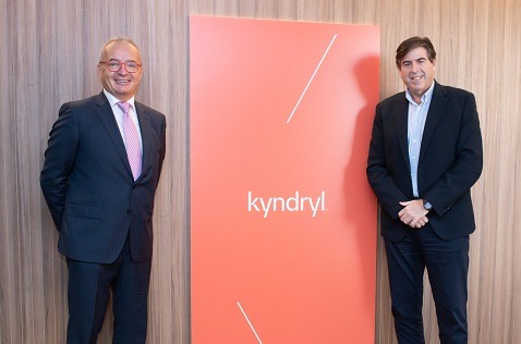 Albert Triola director general Oracle España izda y Luis Roca presidente Kyndryl España y Portugal dcha.jpg