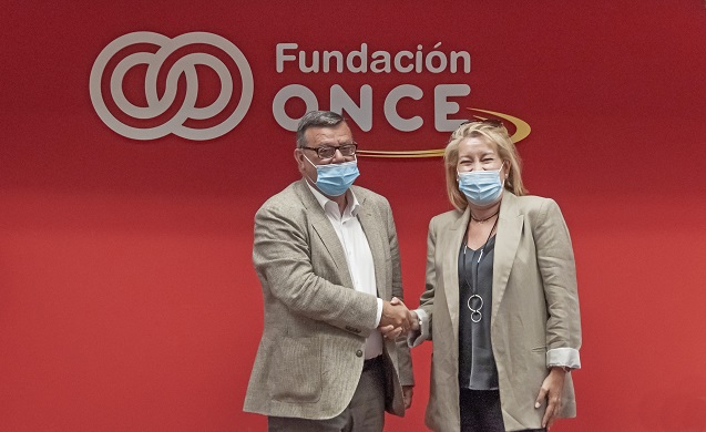 El director general de Fundación ONCE, José Luis Martínez Donoso, y la directora general de Avanade Spain, Silvia Vidal.