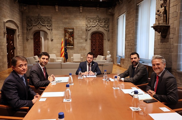 El president de la Generalitat de Catalunya, Pere Aragonès, se reúne con Jordi Ribas, vicepresidente corporativo de Microsoft, y Alberto Granados, presidente de Microsoft Ibérica.