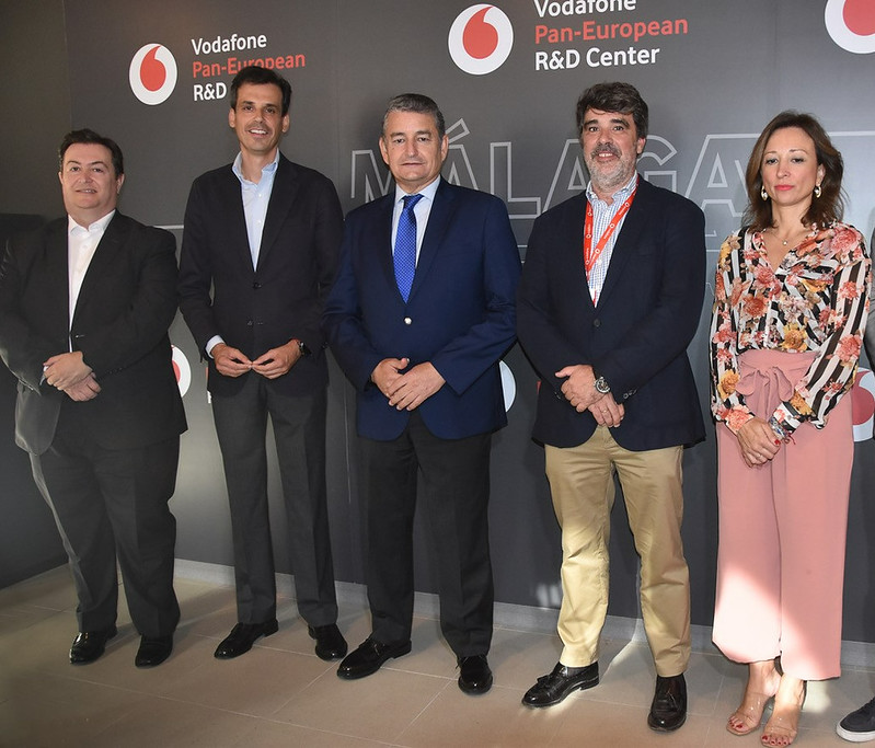 Foto de grupo del acuerdo entre Vodafone y la Junta de Andalucía.