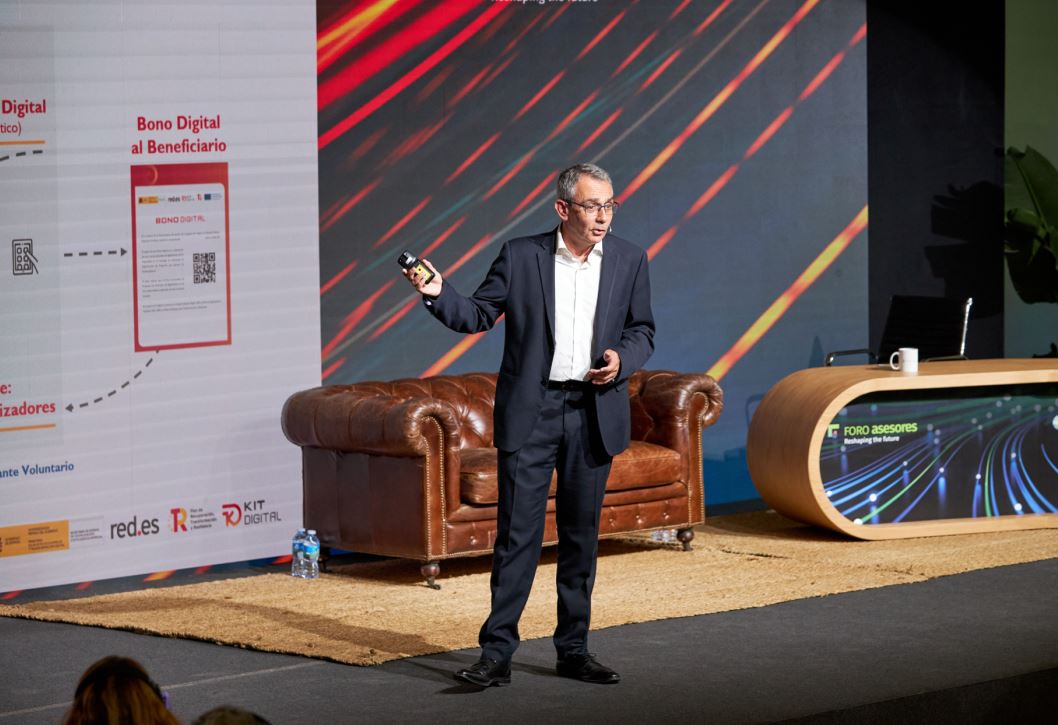 Alberto Martínez Lacambra, director general de Red.es, hace balance del Kit Digital. 