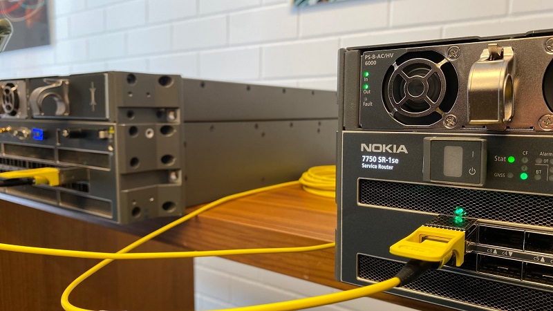800 routers Nokia preparados para GE en DE-CIX.
