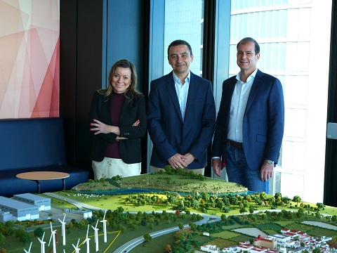 De izq. a drcha: Eva Labarta, Head of AWS Public Sector, Sergi Biosca, CEO de NTT DATA España y Miguel Álava, Managing Director de AWS Iberia 