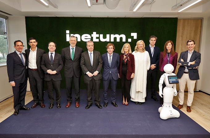 Martínez-Almeida inaugura la nueva sede de Inetum.