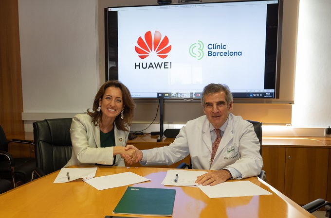 Therese Jamaa, vicepresidenta de Huawei España, y el Dr. Josep M. Campistol, director general del Hospital Clínic Barcelona.