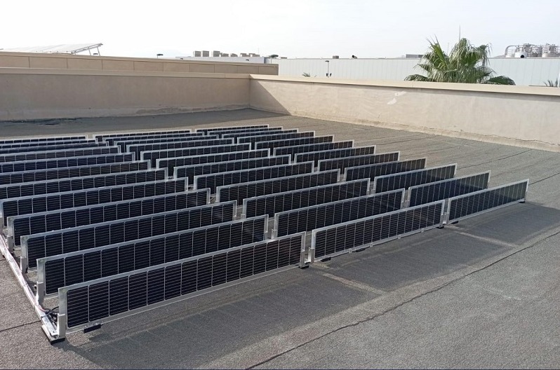 Placas solares de Over Easy en la sede central de Arie Networks en Elche (Alicante).