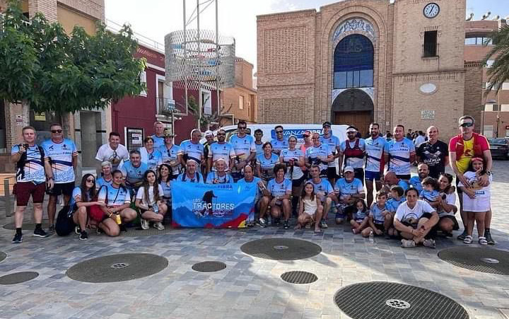 Equipo de ultratrail Los Tractores, patrocinado por Avanza Fibra. Equipo de ultratrail Los Tractores, patrocinado por Avanza Fibra.