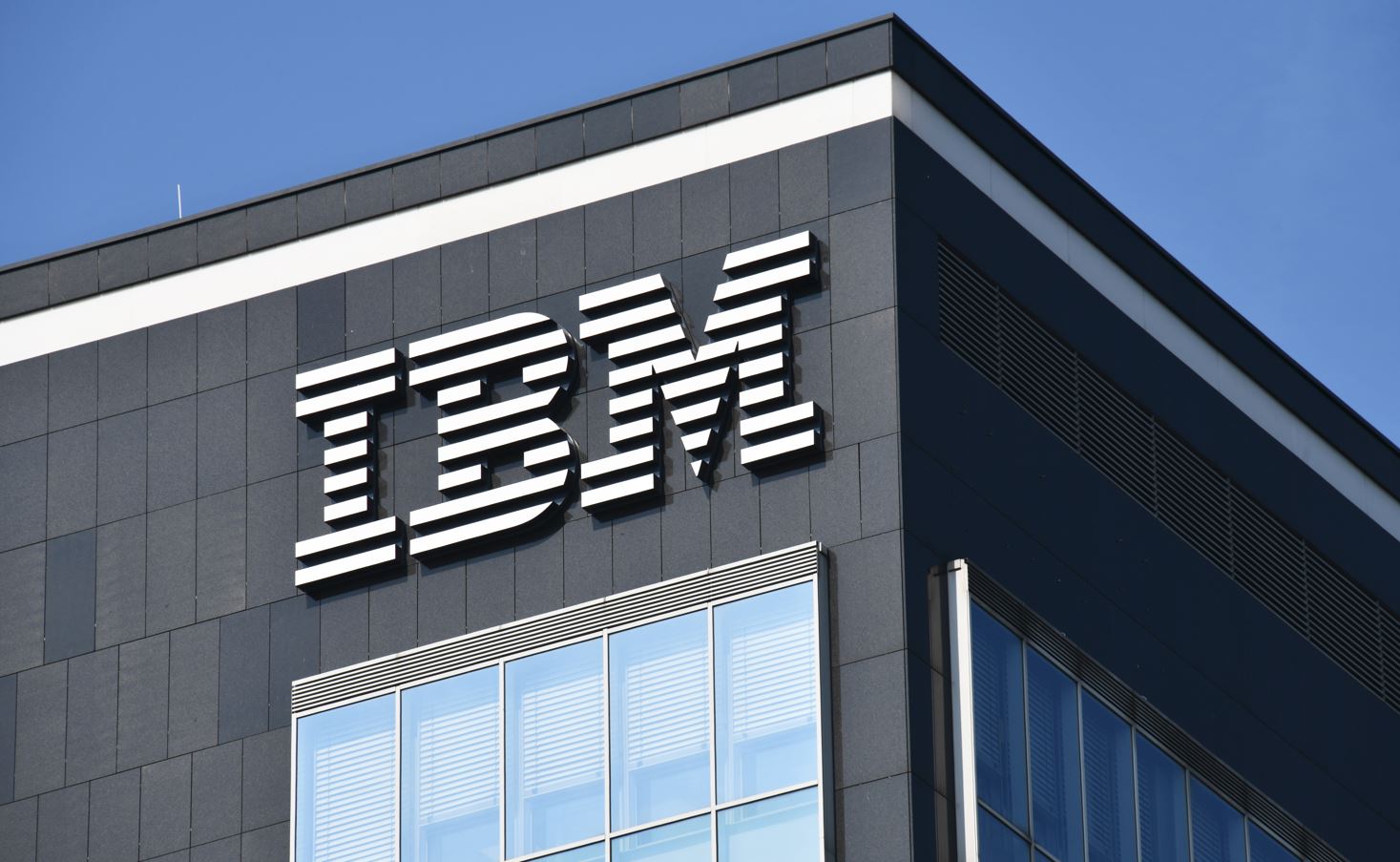IBM adquiere StepZen para optimizar sus servicios de gestión de datos y APIs.