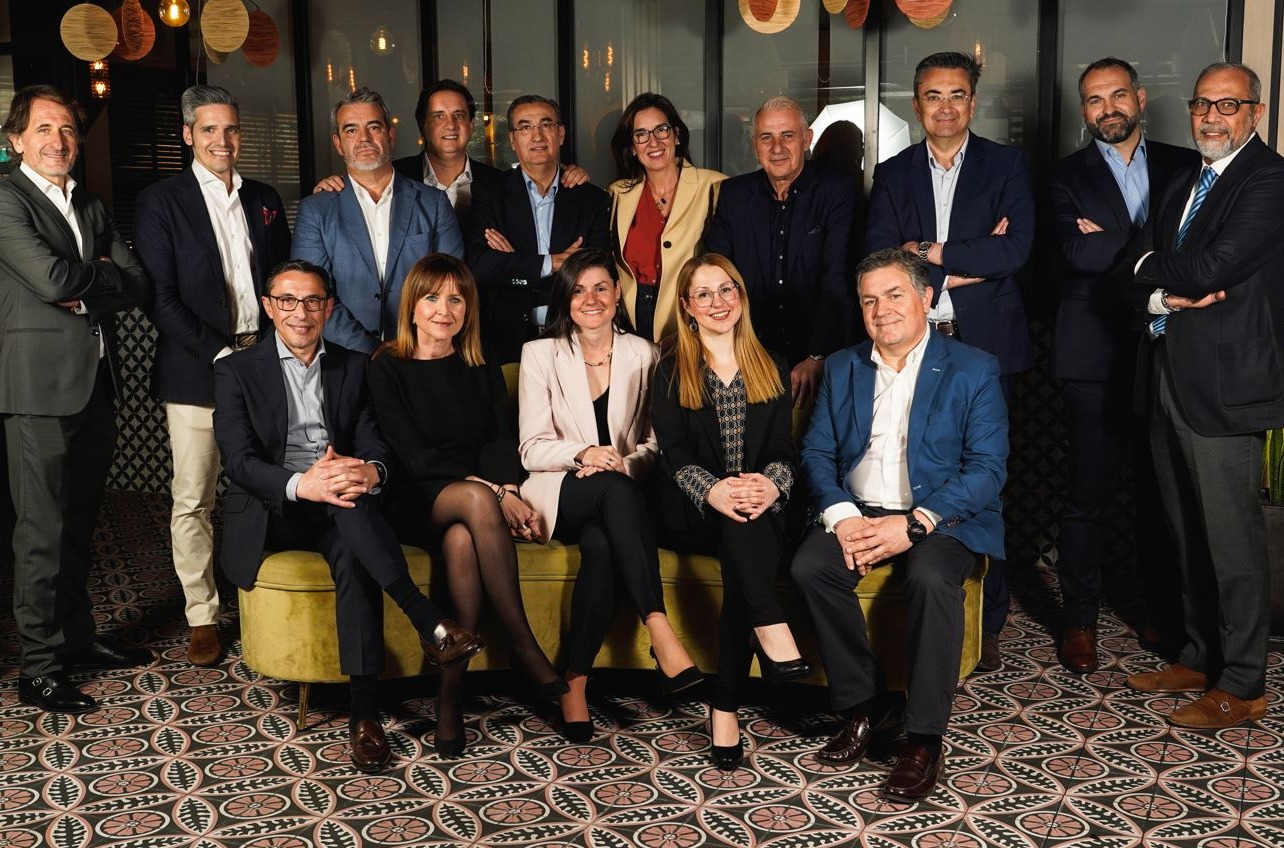 Participantes en la mesa del Ranking del Canal TIC en España, 2023. 