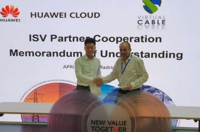Zhang Lei, Team leader de Huawei Cloud España y Félix Casado, CEO de Virtual Cable.
