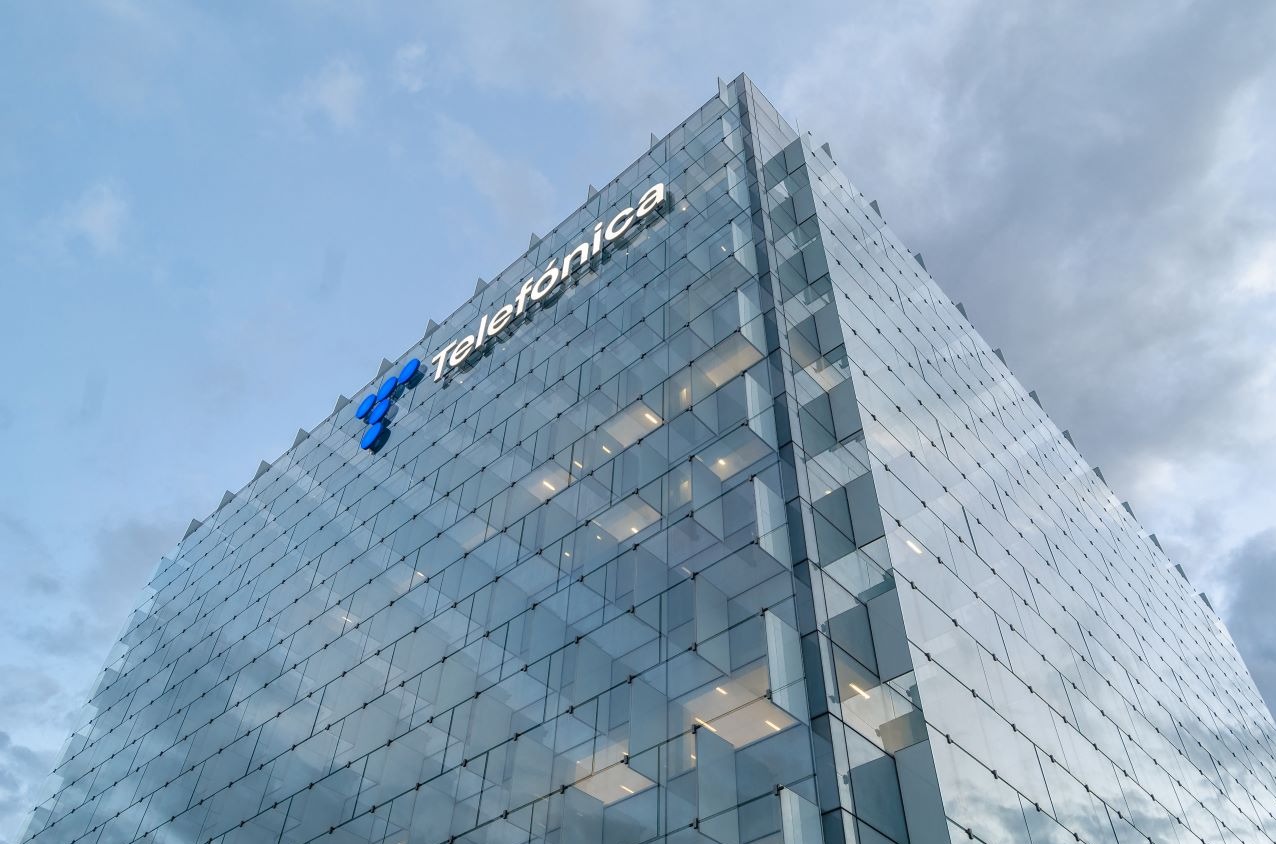 Telefónica ganó 298 millones de euros en el primer trimestre, un 58% menos.