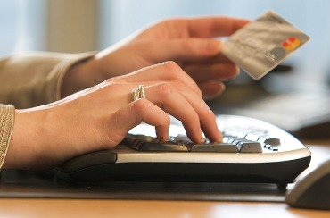 Los compradores online afrontan algunas amenazas. Los compradores online afrontan algunas amenazas.