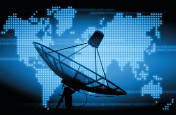 Internet también llega por satélite Internet también llega por satélite