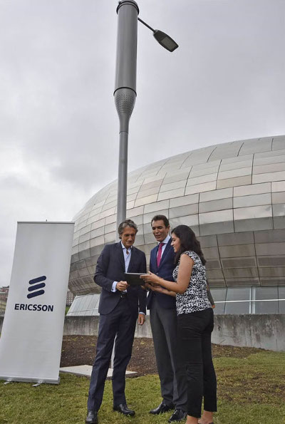 Ericsson instala en Santander la primera farola conectada en España Ericsson instala en Santander la primera farola conectada en España