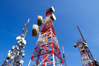 Telefónica agrupa sus infraestructuras en una nueva empresa: Telxius Telefónica agrupa sus infraestructuras en una nueva empresa: Telxius