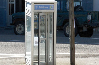 La CNMC pone en entredicho la necesidad de las cabinas telefónicas La CNMC pone en entredicho la necesidad de las cabinas telefónicas