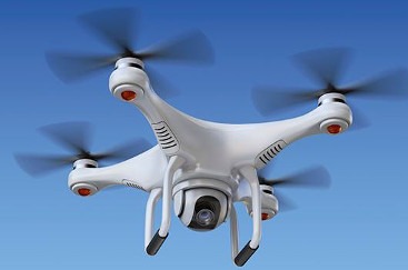 Un dron en pleno vuelo. Un dron en pleno vuelo.