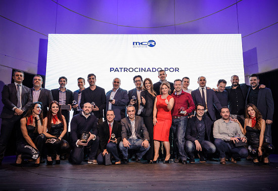 Foto de familia de los premiados MCR 2016. Foto de familia de los premiados MCR 2016.