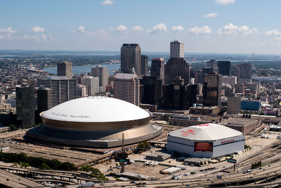 Mercedes-Benz Superdome garantiza la conexión de los aficionados con Avaya Mercedes-Benz Superdome garantiza la conexión de los aficionados con Avaya