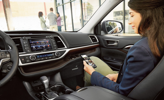 Ford y Toyota aceleran un estándar de aplicaciones de smartphones para vehículos con el Consorcio SmartDeviceLink Ford y Toyota aceleran un estándar de aplicaciones de smartphones para vehículos con el Consorcio SmartDeviceLink
