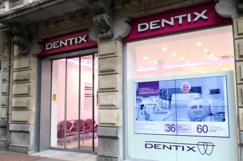 Clínica de Dentix con digital signage de LG. Clínica de Dentix con digital signage de LG.